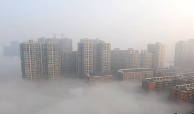 Credit: VCG/Getty Images“Nie, to nie jest romantyczna mga nad Czangsza (Changsha), miastem w prowincji Hunan. To jest straszliwy smog, spowodowany zanieczyszczeniem powietrza. Wszyscy wiemy, e Chiny maj wielki problem demograficznego wzrostu, który zmusi je do wymuszanej przez prawo polityki jednego dziecka, ale nadal produkuj ogromne iloci zanieczyszcze. W Pekinie wgiel i samochody to dwa gówne róda zanieczyszczenia powietrza.”    