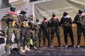 Ceremonia uwolnienia zakadników Hamasu (Zdjcie: Aljazeera.net, 26 stycznia 2025 r.)