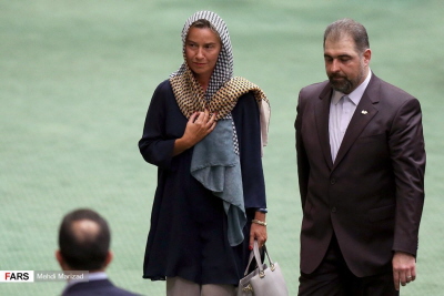 Odpowiedzialna za polityk zagraniczn Unii Europejskiej Federica Mogherini z wizyt w Teheranie z okazji inauguracji prezydenta pastwa obiecujcego zagad innego pastwa.          