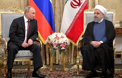 Rosja odkryje niebawem dwulicowo, jaka od czterdziestu lat charakteryzuje dyplomacj Iranu. Konwencja o statusie prawnym Morza Kaspijskiego bya tylko kawakiem papieru podpisanym, eby zadowoli rosyjskiego prezydenta Wadimira Putina, który teraz moe doczy do klubu tych, których oszukali muowie. Na zdjciu: Putin spotyka si z iraskim prezydentem Hassanem Rouhanim w Teheranie 1 listopada 2017 r. (ródo: kremlin.ru)